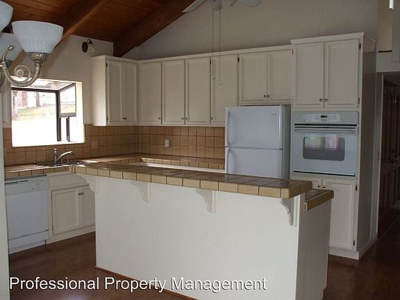 3rd image of 1037 Elmwood Ct