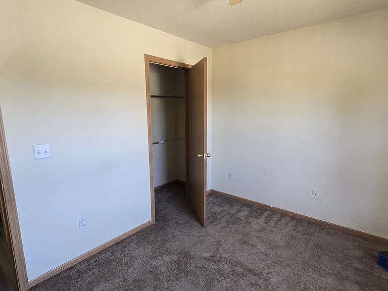 303 W Montgomery St — Photo 11