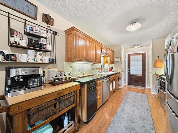 4th image of 21570 Indian Creek Dr