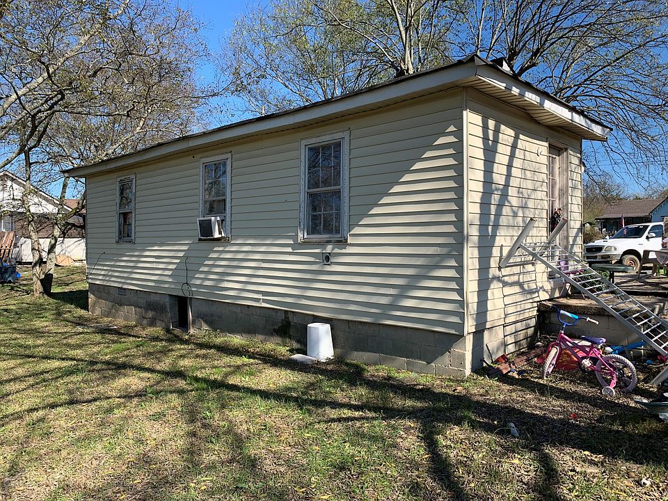 2nd image of 111 Couch Ln