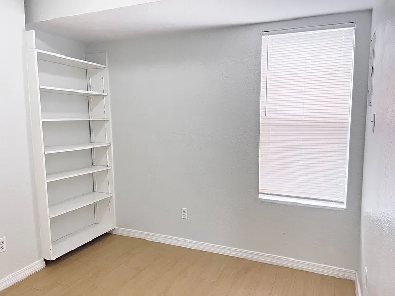 513 S Park Dr — Photo 29