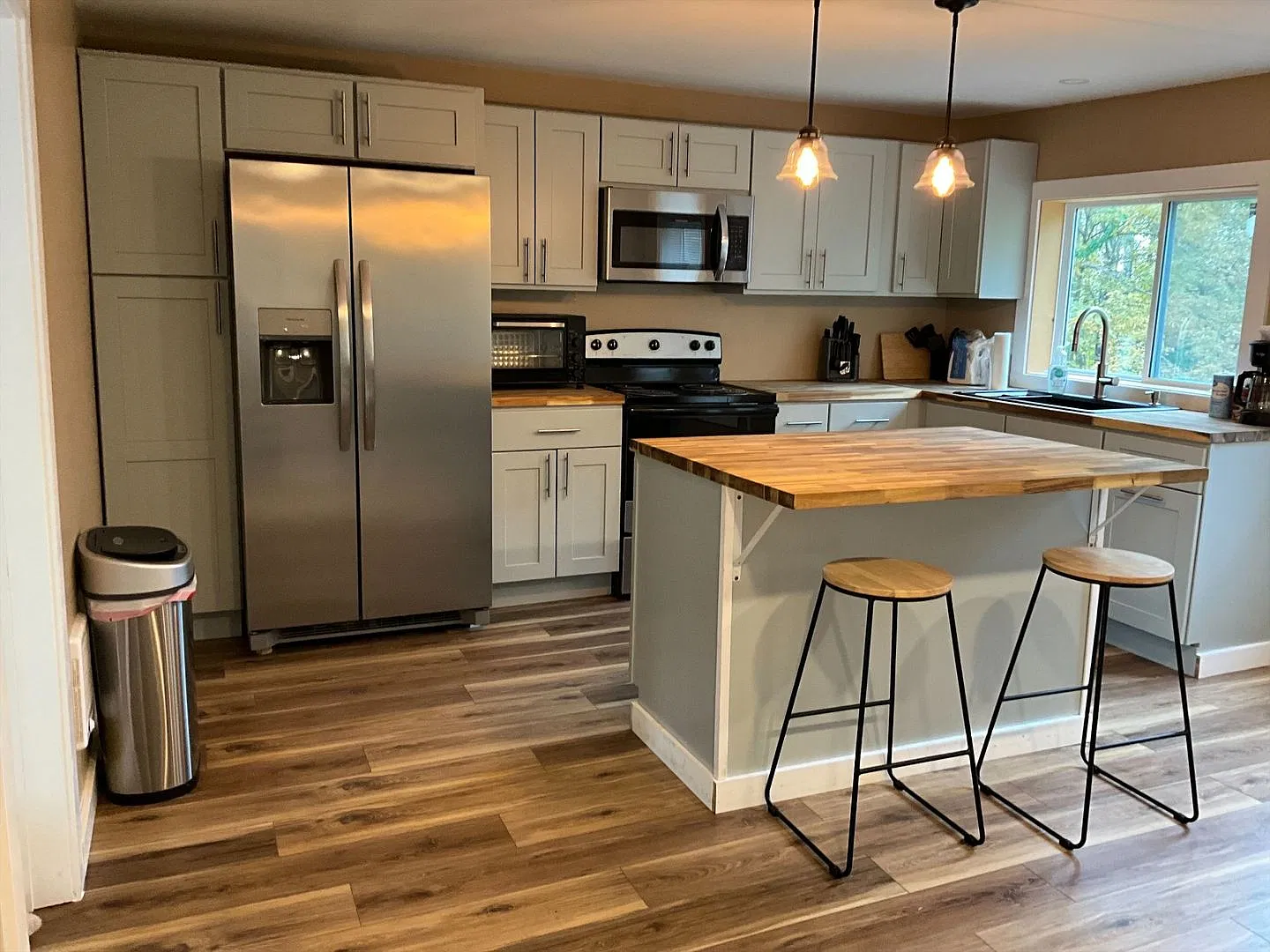 Beautiful 3 Bedroom Apartment W/ Laundry Room on Premises - Marlborough, NH — Photo 1