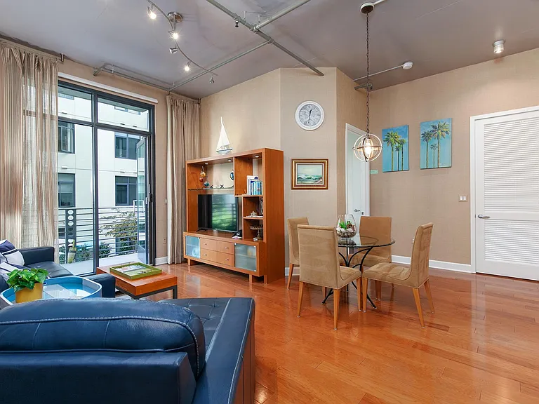 1050 Island Ave — Photo 4