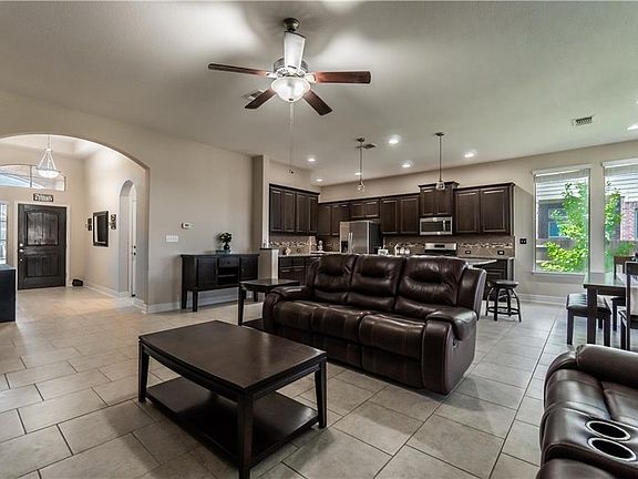 4th image of 110 Tangerine Dr