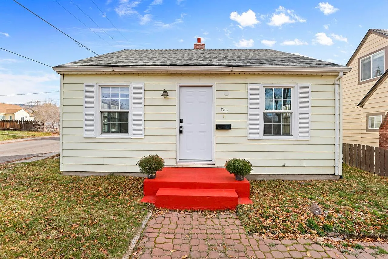 703 Mitchell St photo 1