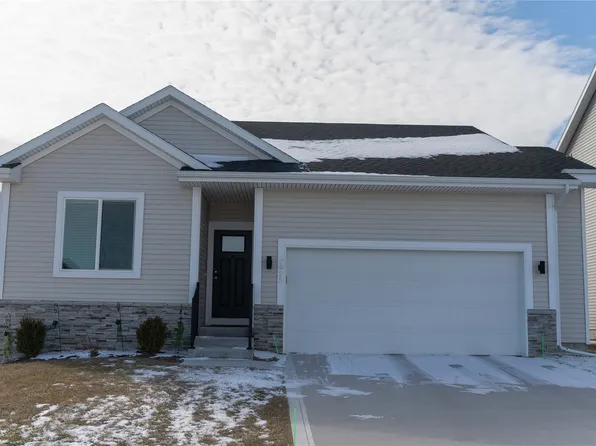 2925 Indigo Ln, Pella, IA 50219