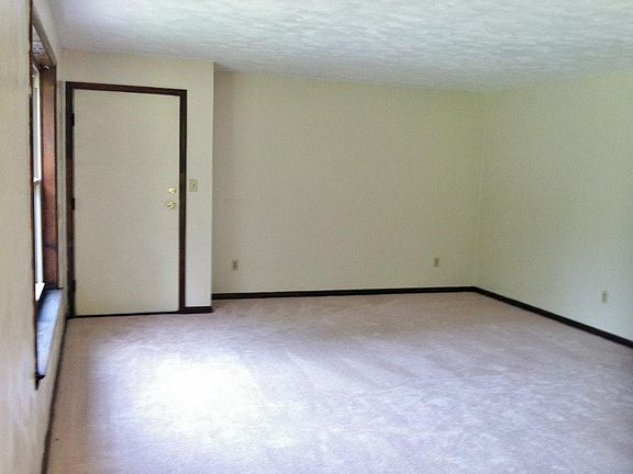 2nd image of 930 W Aaron Dr APT A