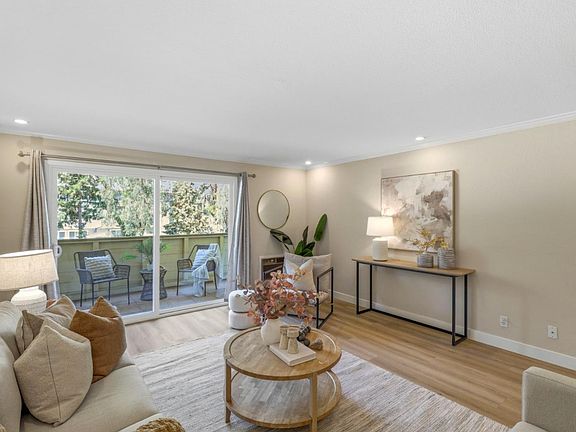 5th image of 1031 Crestview Dr APT 106