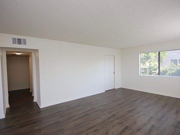 5th image of 1310 E Acacia Ave APT 205