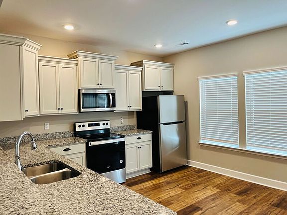 2nd image of 815 Goswell Dr