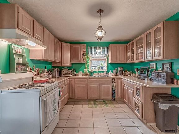 4th image of 2559 W Center St #20