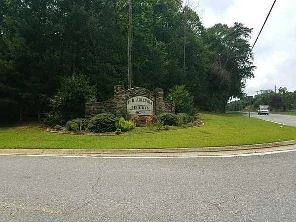 4 bed, 3.5 bath, 2200 sqft, $2,500 — Photo 3