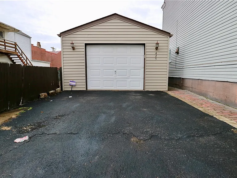 425 Pearl St — Photo 33