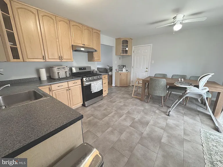 13203 Hampshire Ct — Photo 6