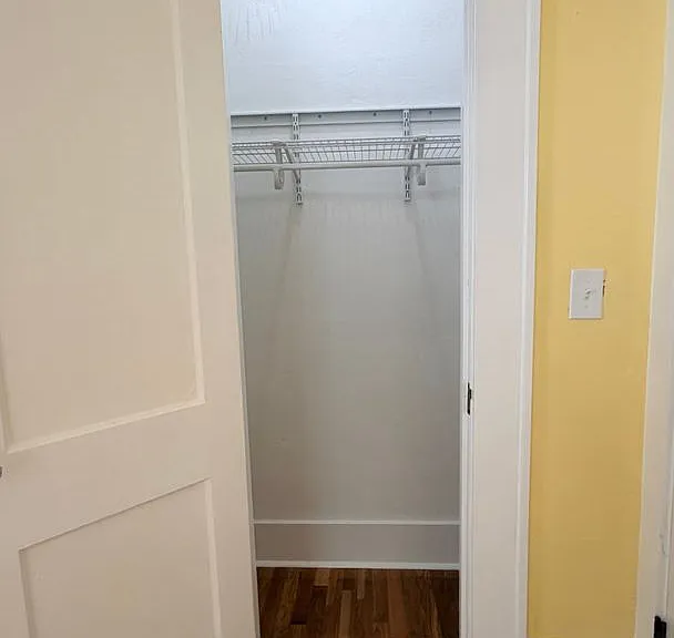 403 E Elm St — Photo 12