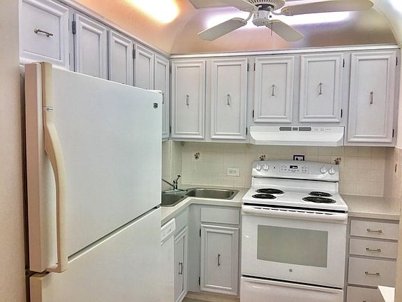 3rd image of 1625 SE 10th Ave APT 704