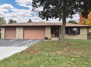 704 Thackeray Trl, Oconomowoc, WI 53066