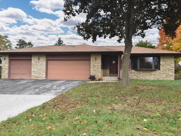 704 Thackeray TRAIL, Oconomowoc, WI 53066
