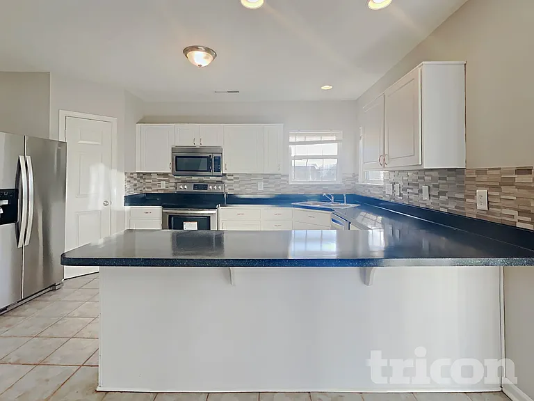 1325 Yellowstone Cir — Photo 5