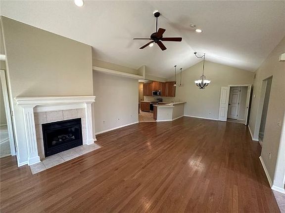3rd image of 803 E 110th Pl