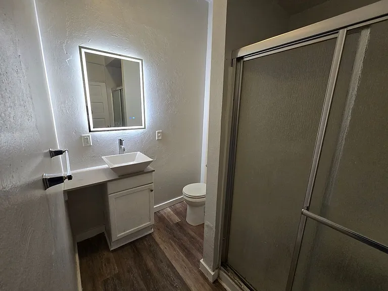 526 E 8th Ave — Photo 3