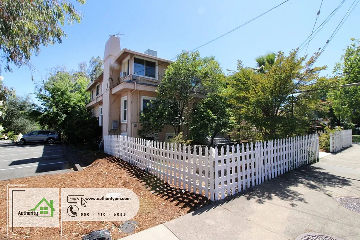 Building Photo - 2391 Placer St #A