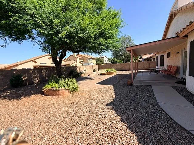 2560 S Vineyard — Photo 4
