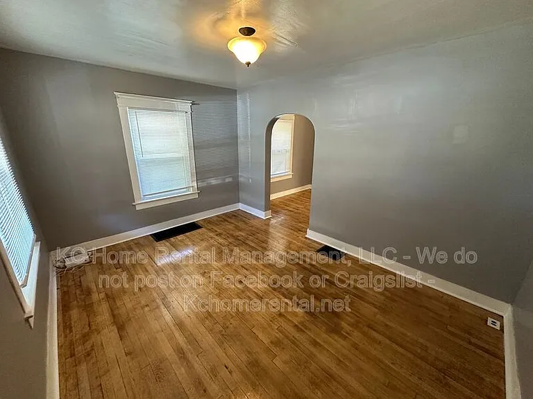 5233 E 6th St #1 — Photo 9