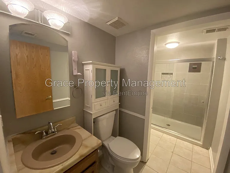 10870 Stuart Cir — Photo 6
