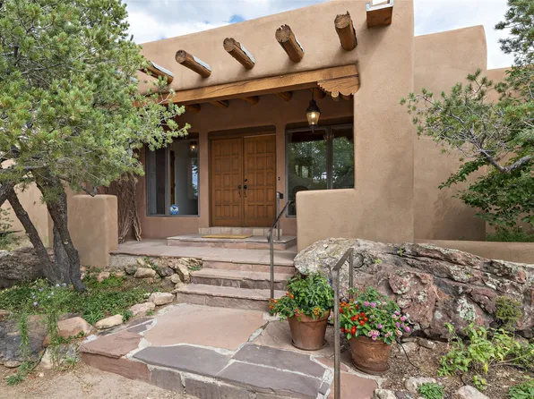 4001 Old Santa Fe Trl, Santa Fe, NM 87505