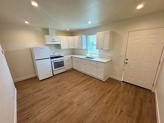 2nd image of 344-350 N Ventura Ave #3