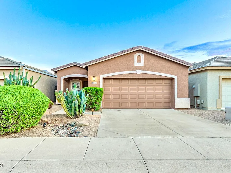 2809 E Janice Way — Photo 1