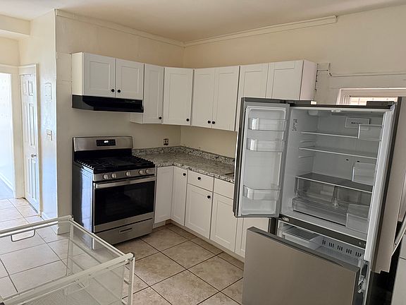 3rd image of 215 Fulton St Floor 2