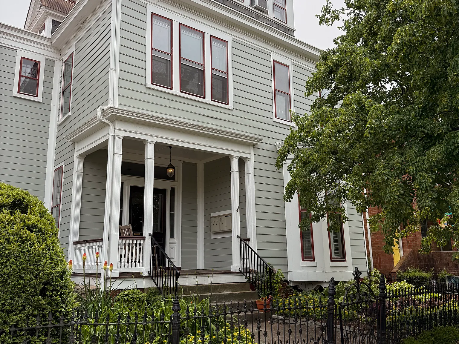 1 bed, 735 sqft, $1,950 — Photo 1