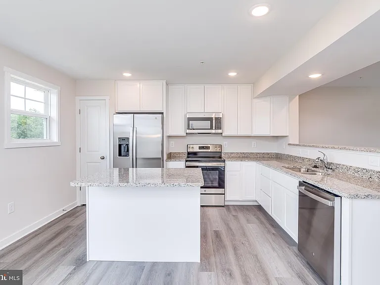 85 Moses Dr — Photo 22