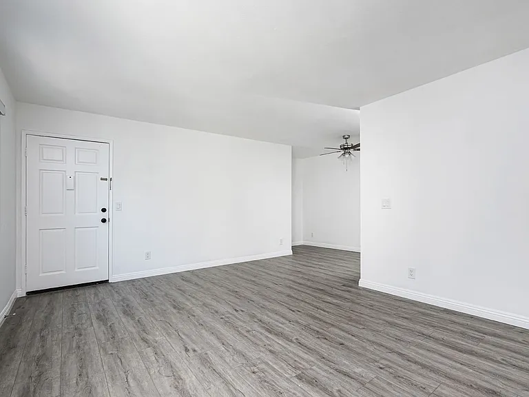 321 N Cedar St — Photo 4