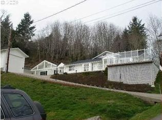 66666 Swallow Rd, North Bend, OR 97459