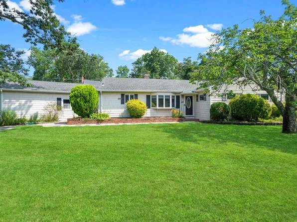 189 Connetquot Drive, Oakdale, NY 11769