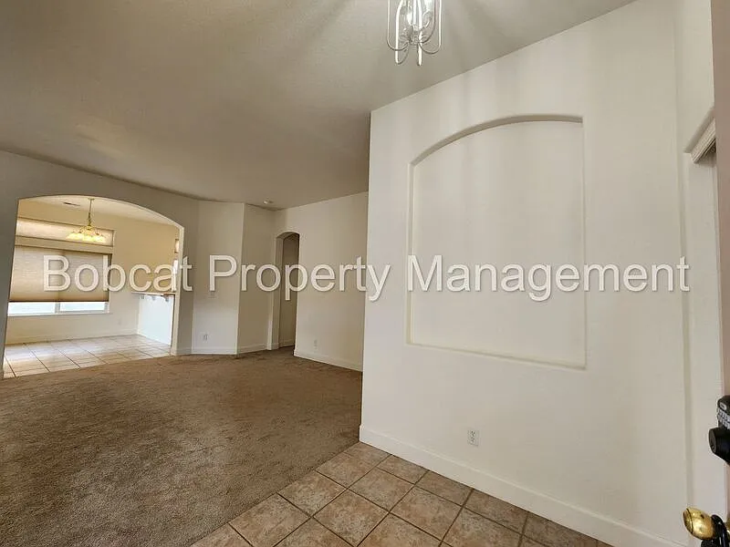 3 bed, 2.0 bath, 1484 sqft, $2,703 — Photo 3