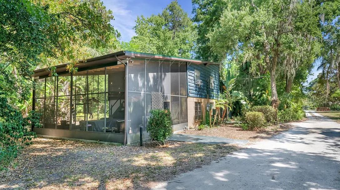 4 bed, 2350 sqft, $2,500 — Photo 2