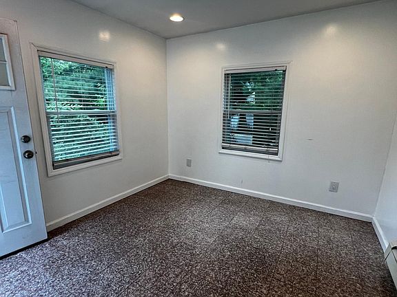 4th image of 2740 Gifford Ave #1