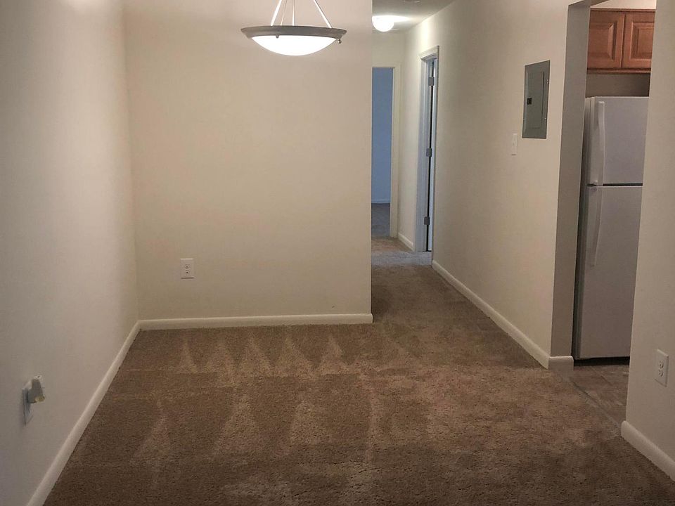1st image of 304 Stevens Cir APT 1D