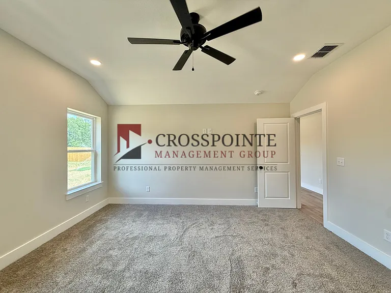 17434 Crossing Cir — Photo 7