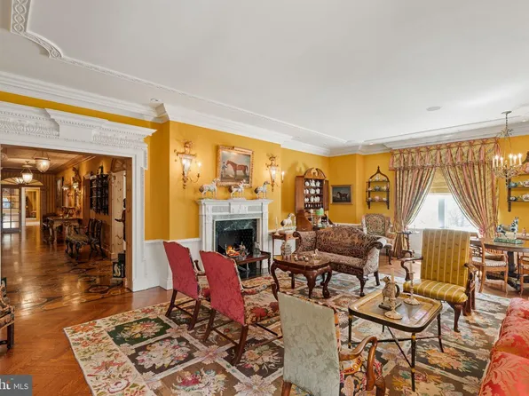 237 S 18th St APT 4B, Philadelphia, PA 19103