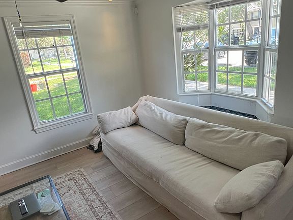 3rd image of 211 Old English Dr