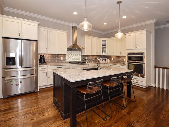 4th image of 9425 Fox Creek Ln