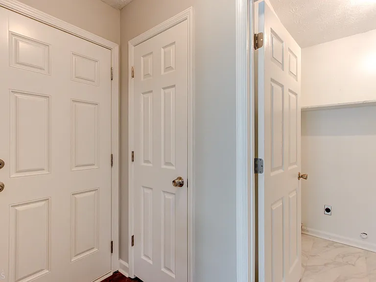 180 Fairfield Cir — Photo 22
