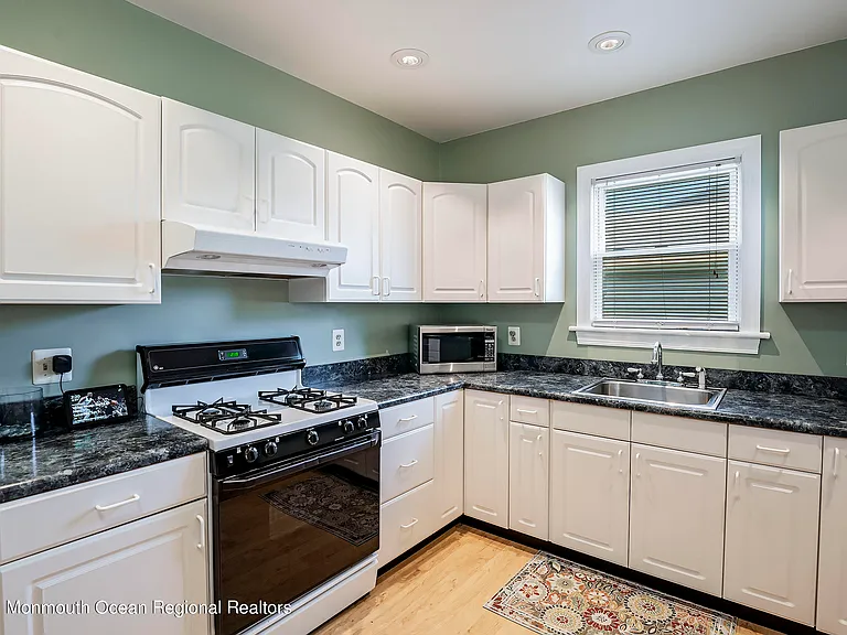 132 Sampson Pl — Photo 9