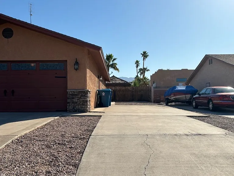 2323 Daytona Loop — Photo 3