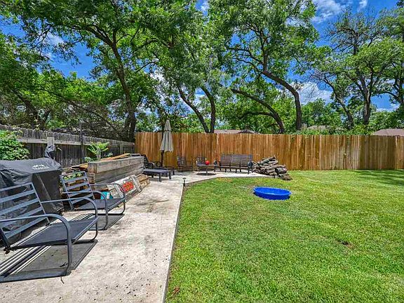 3rd image of 346 Meadowlakes Dr